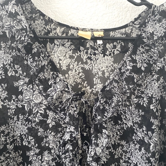 Victoria's Secret V-Neck Ruffle Blouse White Rose Pattern Sheer Black Top - Picture 6 of 8